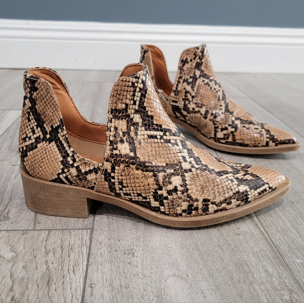 Steve Madden Joella snake ankle booties 6.5M